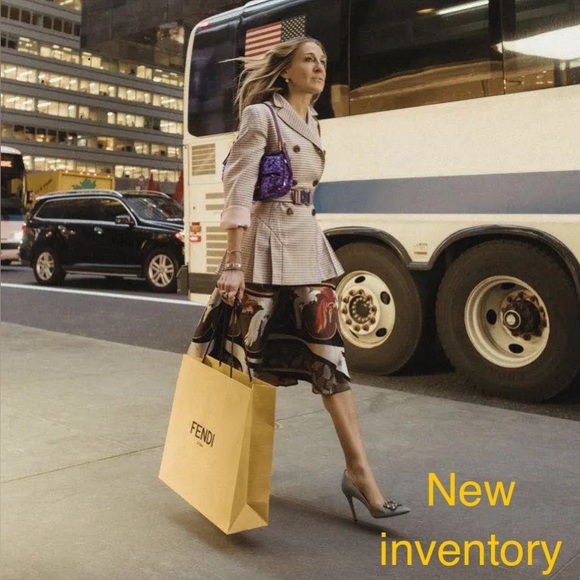 Hi, @Claudiagt10 is live!!! Come and join with me, let have fun and sales! ๐๐๐ - Picture 9 of 10